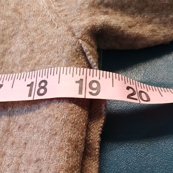 Tahari XL Merino Wool Blend Womens XL Buttons down each Side Back Sweater - Picture 5 of 7